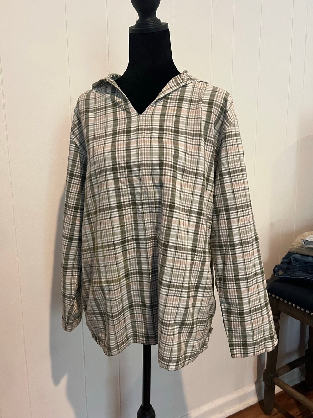 Women’s Route 66 Green and White Plaid Hoodie Shirt.  Sz M, Long Sleeve